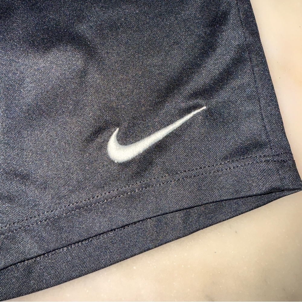 Boys Nike Gray short sleeve with black shorts size 7 Large - Picture 5 of 9